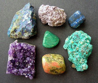 Hoe veelvoorkomende mineralen te identificeren. Begin met het nemen van een blik op de kleur van het mineraal&#39;s.