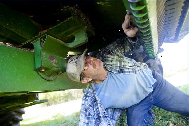 Hoe maak je een tractor te behouden. Bestudeer uw handleiding.