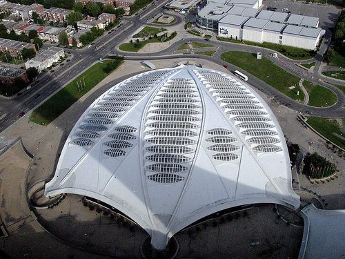 Hoe maak je een zelfvoorzienend biodome maken. Hier krijg je een geschikte, doorzichtige container, bijvoorbeeld.