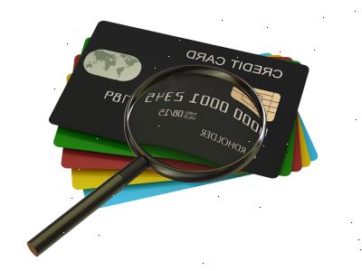 Hoe u uw eerste credit card te kiezen. Kijk voor een kaart die goede voordelen heeft.
